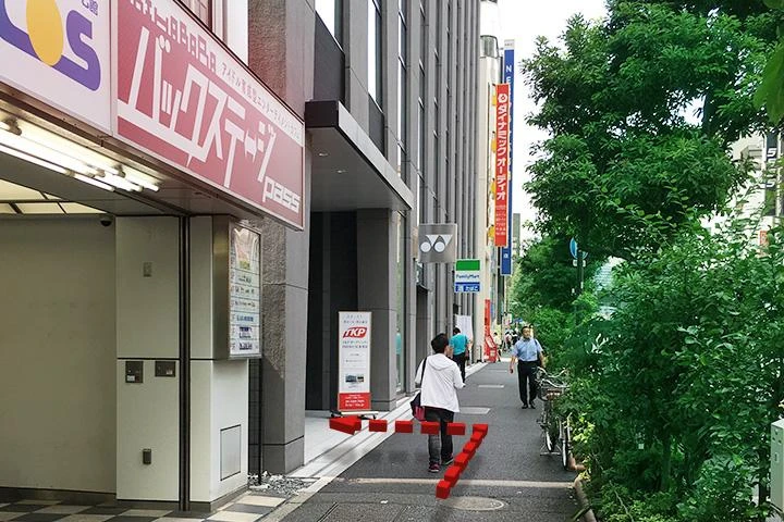ドトールの隣のビルが会場のDaiwa西新宿ビルが会場