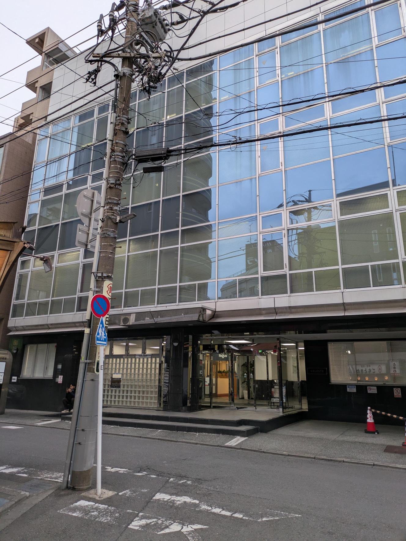 九段会館テラス入り口