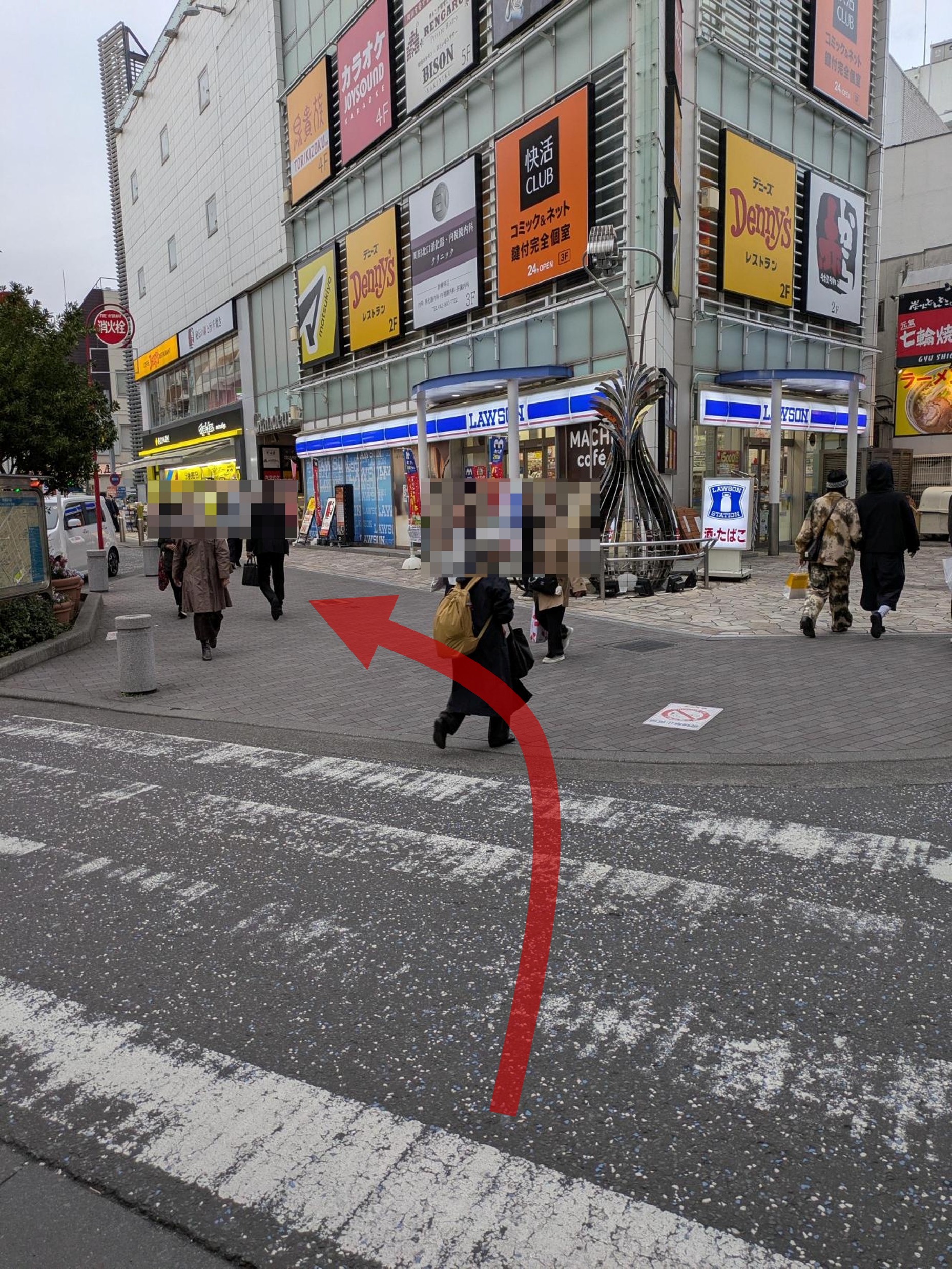 4番出口へ向かう