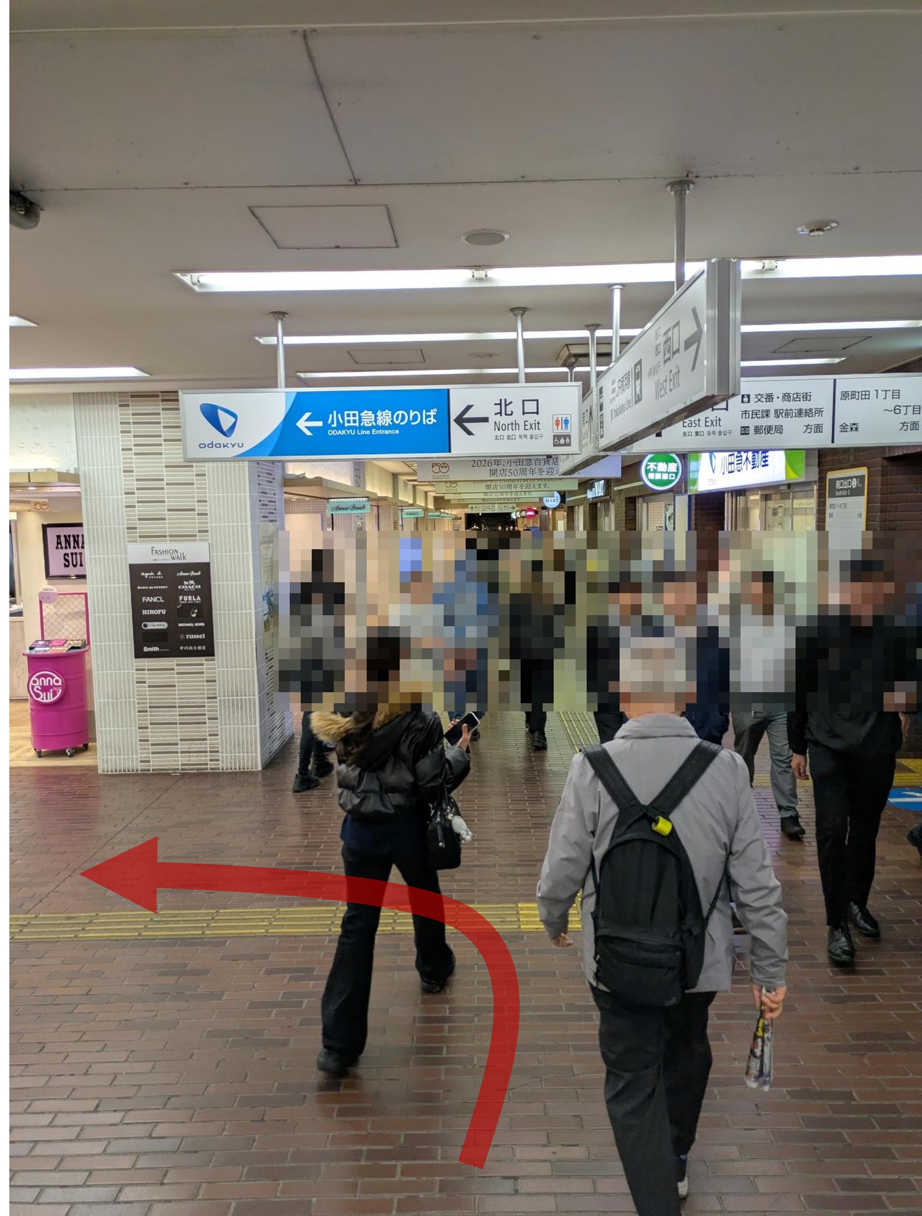 会場入り口まで