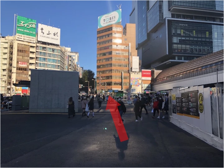 JR渋谷駅 ハチ公口改札を出て直進